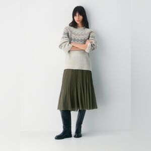 Aritzia Wilfred Twirl Pleated Skirt